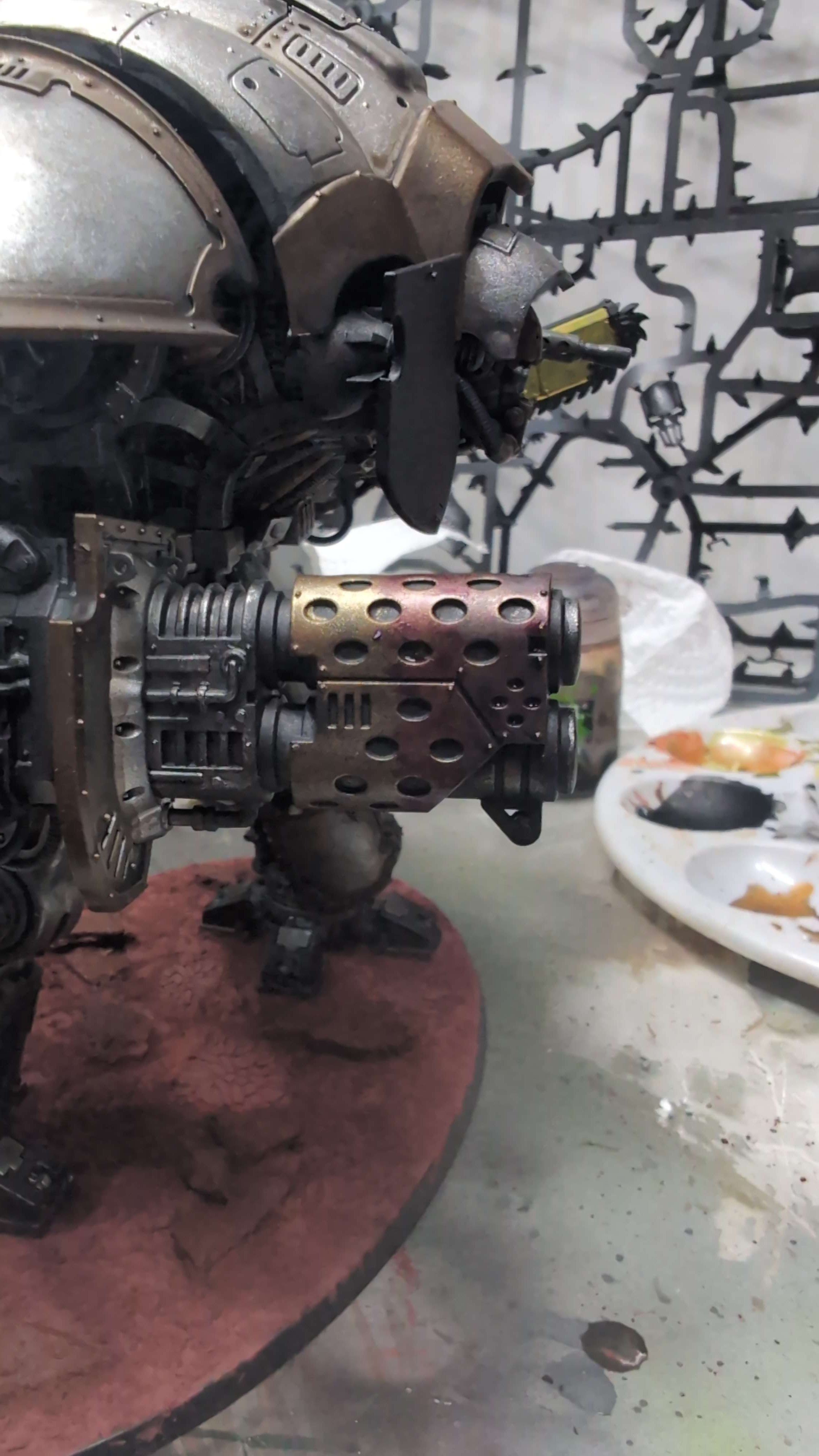Close-up of a Knight's rotary cannon with heat-discoloured muzzle burn weathering